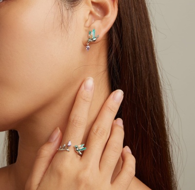 Pierścionek regulowany ze srebra - Zielony zimorodek w locie