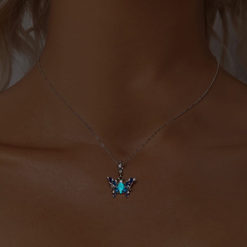 Zawieszka charms ze srebra świecąca w ciemności - Fioletowo-niebieski motyl