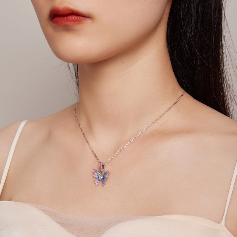 Zawieszka charms ze srebra - Różowy motyl