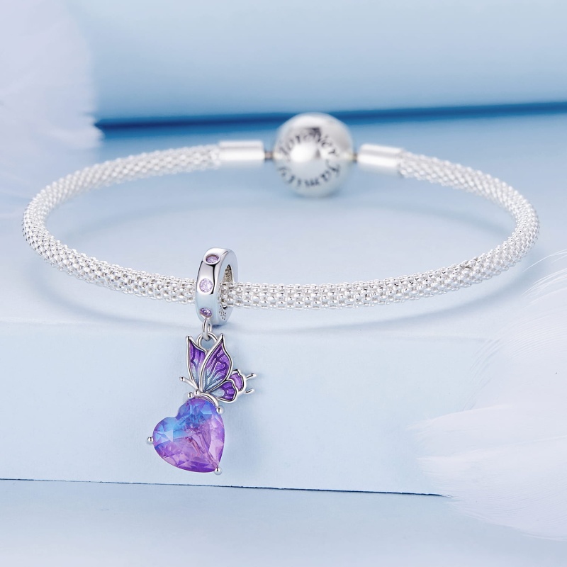 Zawieszka charms ze srebra - Motylek na sercu