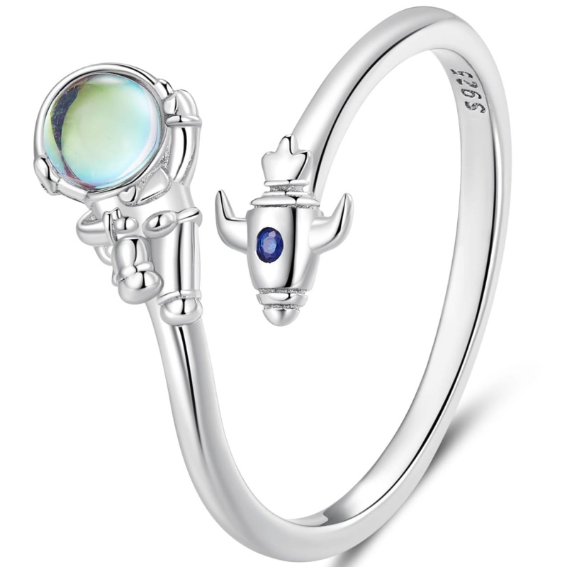 Pierścionek regulowany ze srebra - Astronauta w podróży rakietą