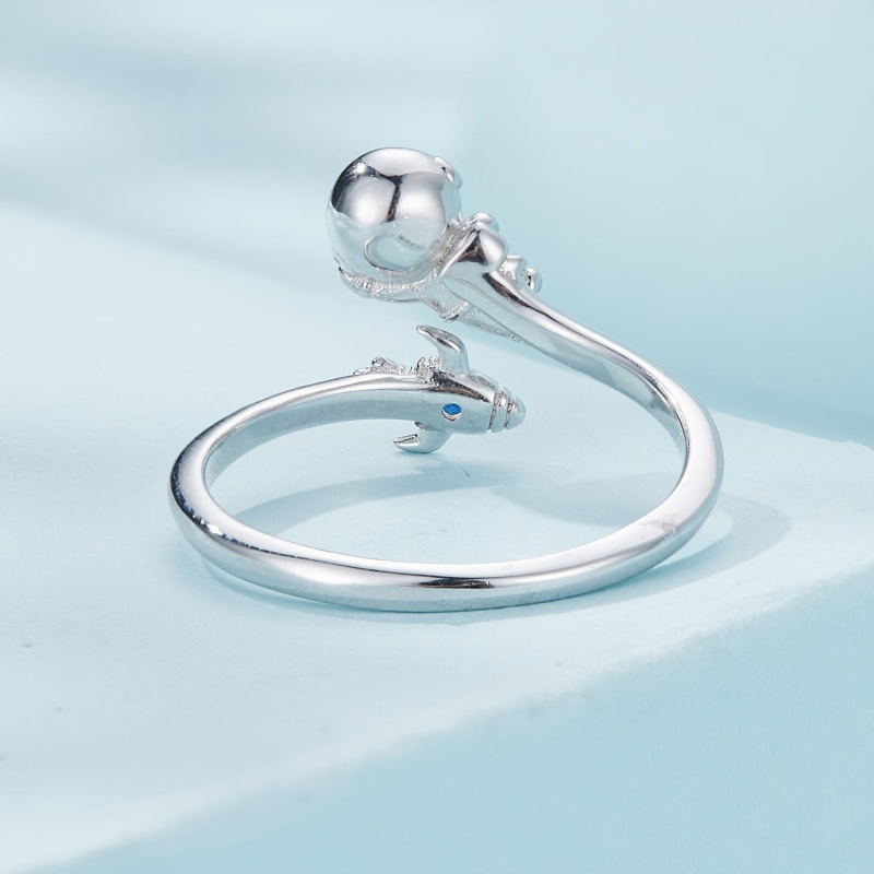 Pierścionek regulowany ze srebra - Astronauta w podróży rakietą